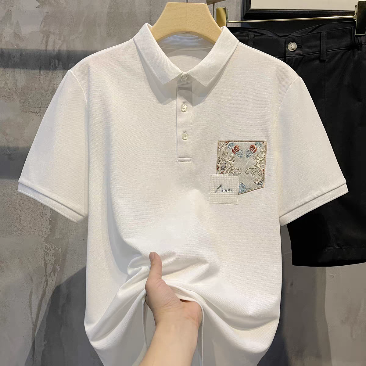 Baroque Crest Pocket Polo T-Shirt: Luxury Comfort, Stylish Design, Premium Fabric