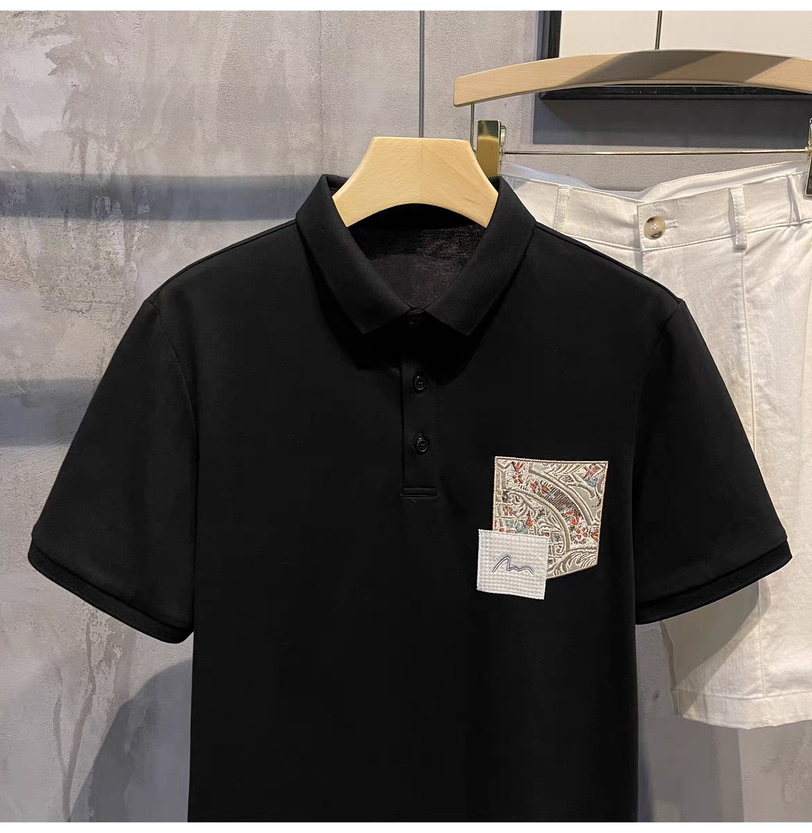 Baroque Crest Pocket Polo T-Shirt: Luxury Comfort, Stylish Design, Premium Fabric